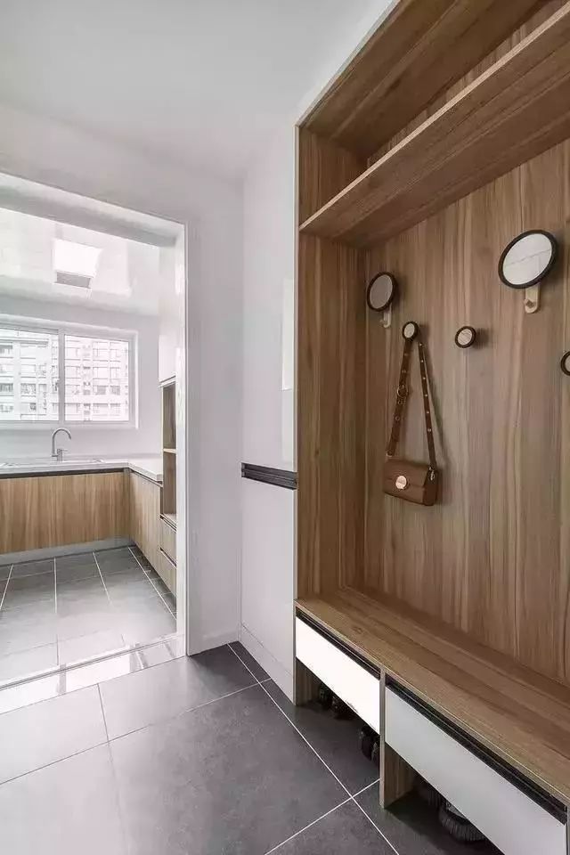 杏彩注册现代简约风装修图片装修实景三室二厅装修实景图120㎡3房2厅装修图带衣帽
